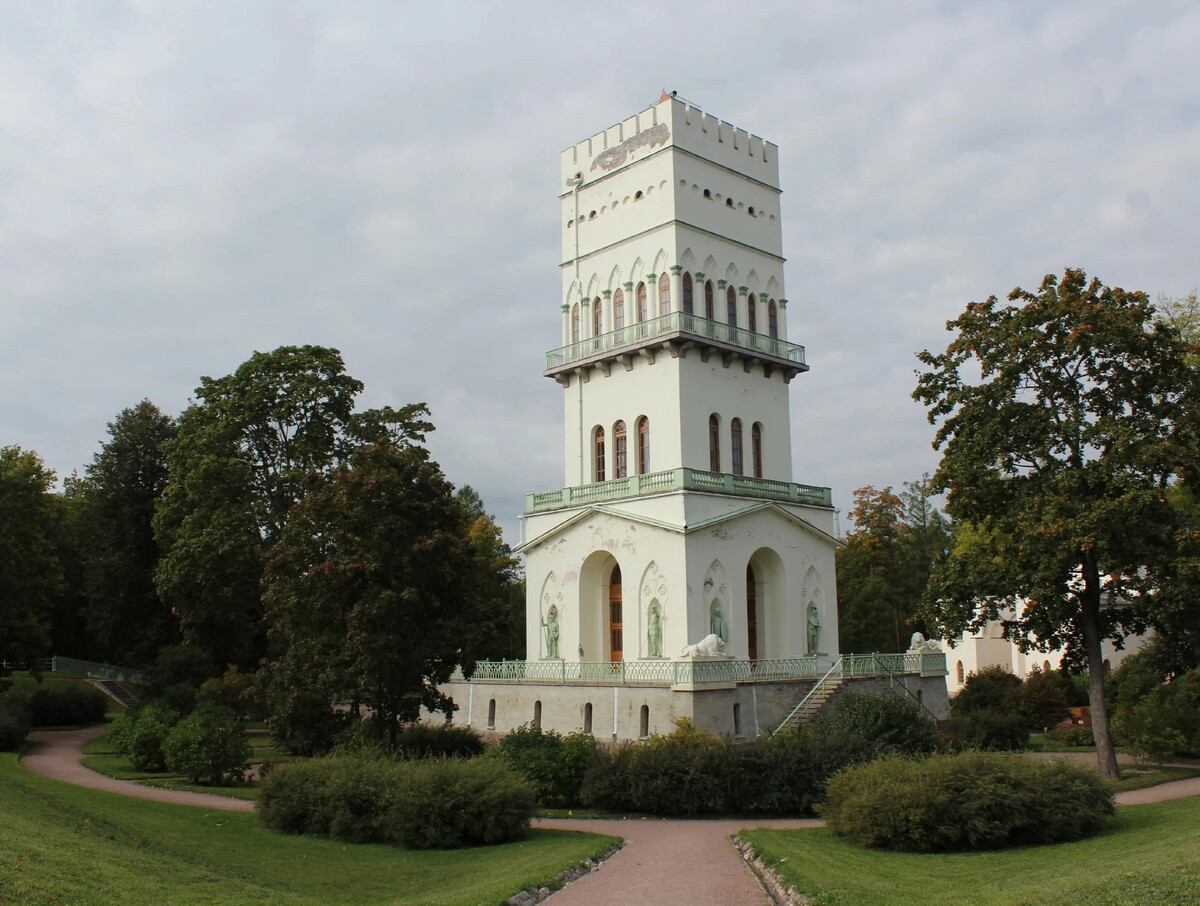 белая башня александровский парк