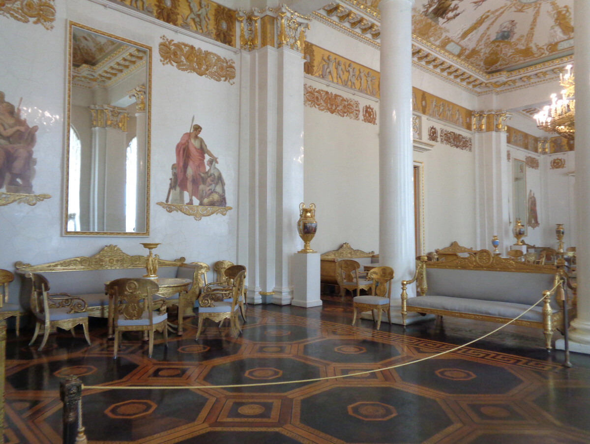 белый зал шереметьевского дворца