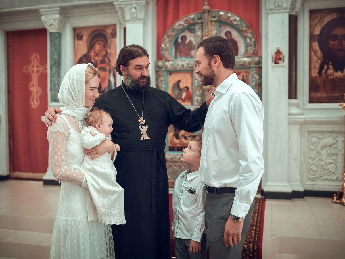 Семья в храме