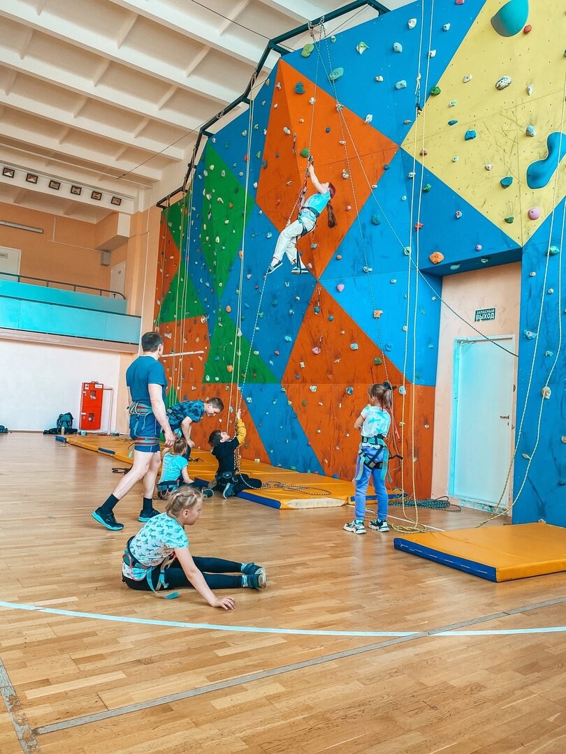 Спортивный комплекс металлург. Скалодром Металлург. Спорткомплекс. Спортивные каникулы. Спортивные каникулы Заполярья.