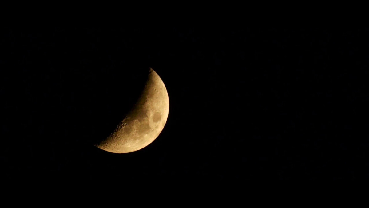7 апреля луна. Молодая Луна. Седьмой лунный день. Луна 15. Шестая молодая Луна.