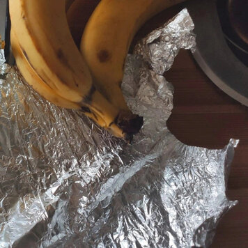 ¡Cómo no pensé en esto antes! (5 usos increíblemente convenientes del papel de aluminio en la vida cotidiana). El papel de aluminio es un remedio universal. Su ámbito de aplicación es más amplio que simplemente hornear alimentos en el horno - 2.