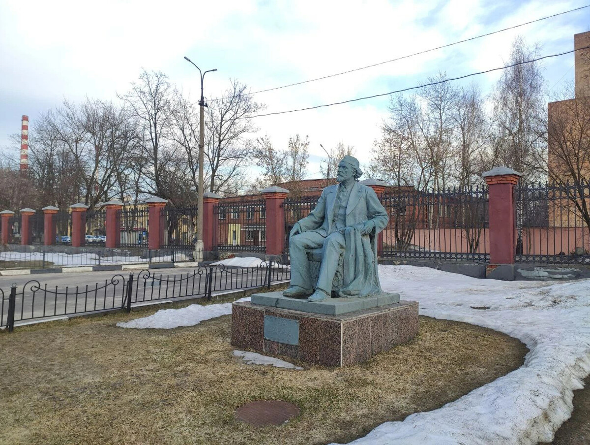 Покажи памятник. Памятники города. Памятники Электростали атом. Памятник хеенскому в лжессе. Памятник первой мировой войне в Башкирии.