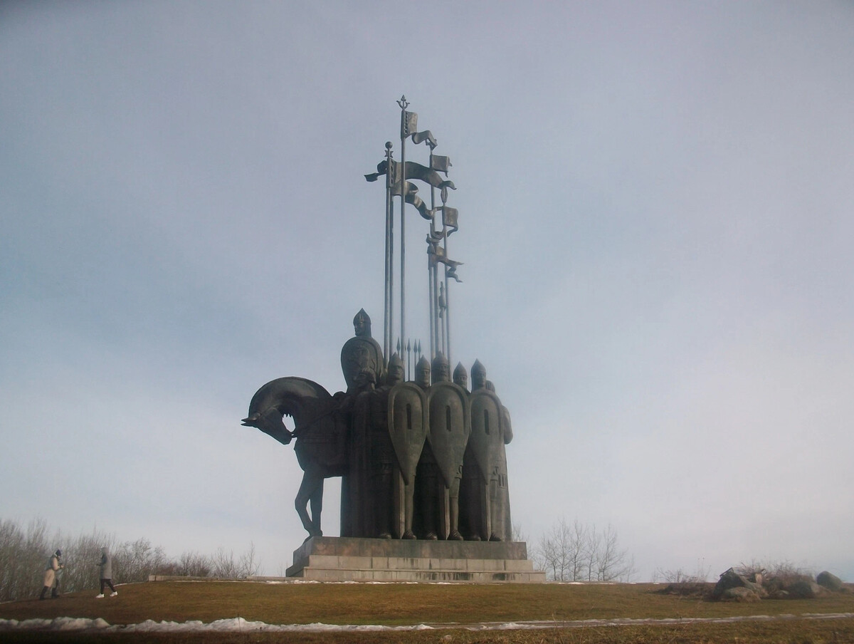 Памятник невскому на горе соколиха