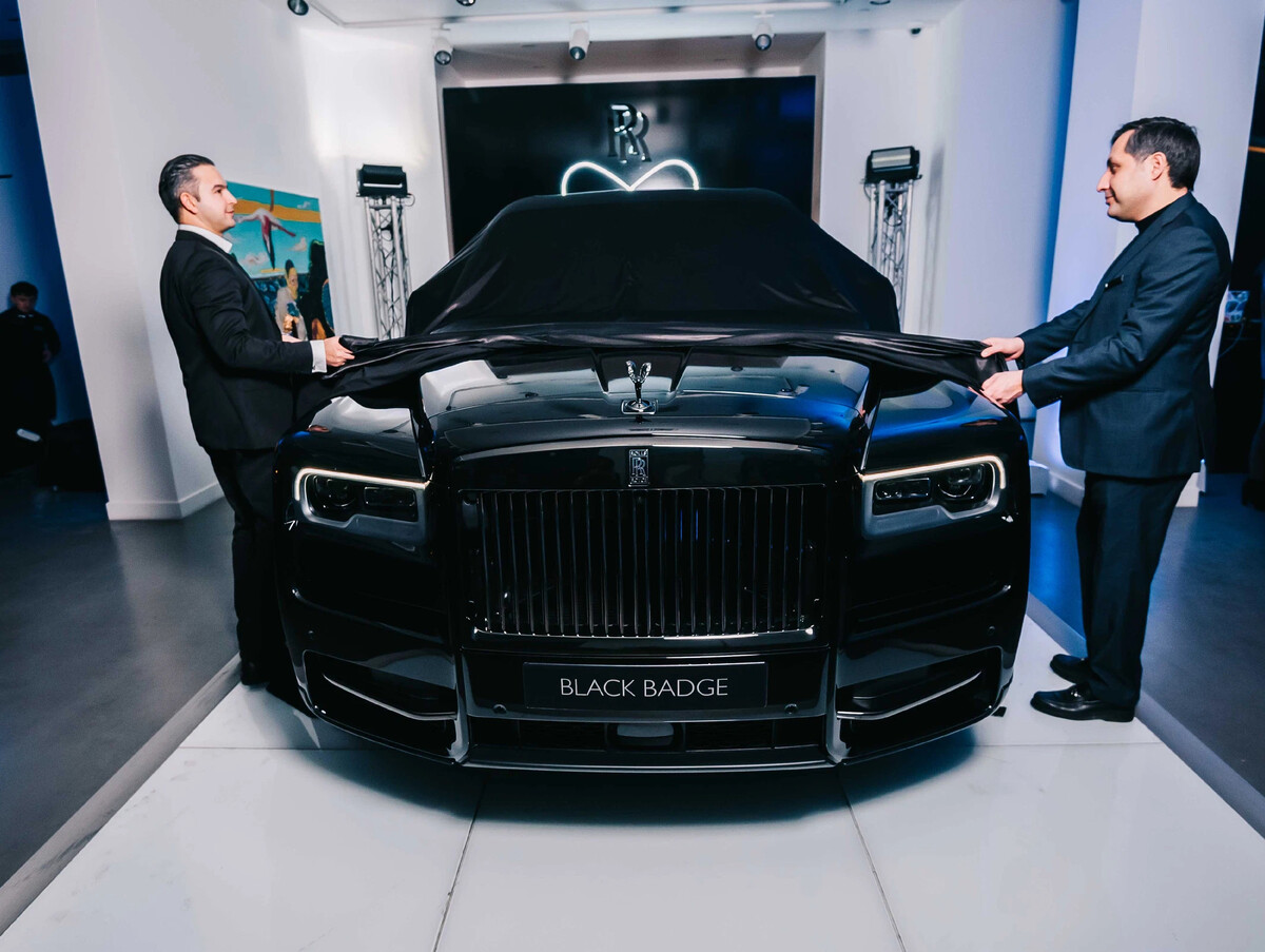 Новый автомобиль в организации. Rolls Royce Cullinan Black badge. Роллс Ройс Агаларова. Роллс Ройс Cullinan Black badge.