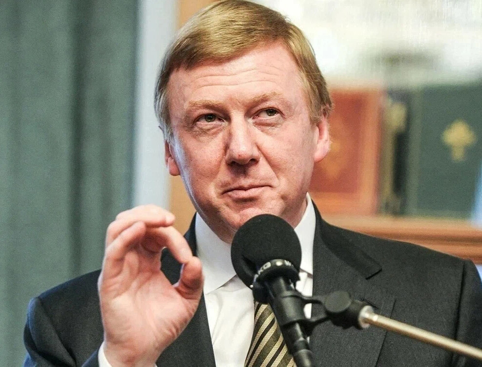 Ну и сон приснился на днях. Сижу на лекции у одного литературоведа и ...