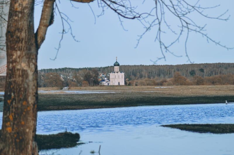 Храм Покрова на Нерли в половодье