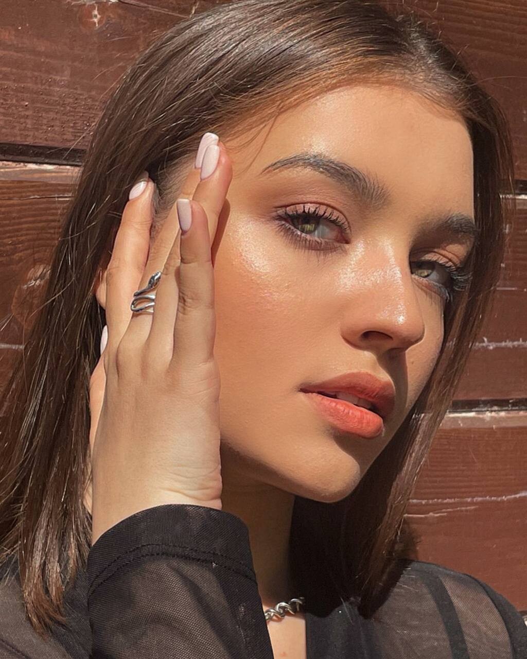 Выпьем за любовь. Аня руднева выпускной. Ане передай. Надпись на песке. Ани передавай привет.