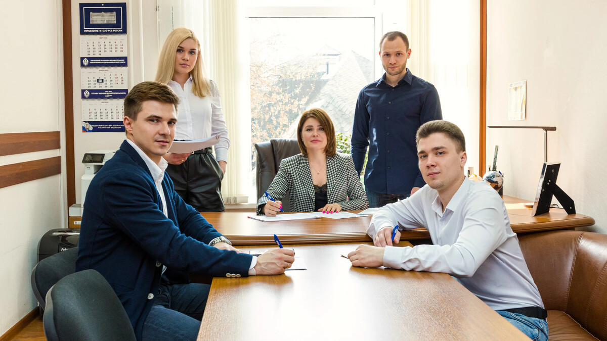 Юрист картинки. Фамилии юристов. Сергей жорин. Юридические услуги для бизнеса. Фамилии юристов.