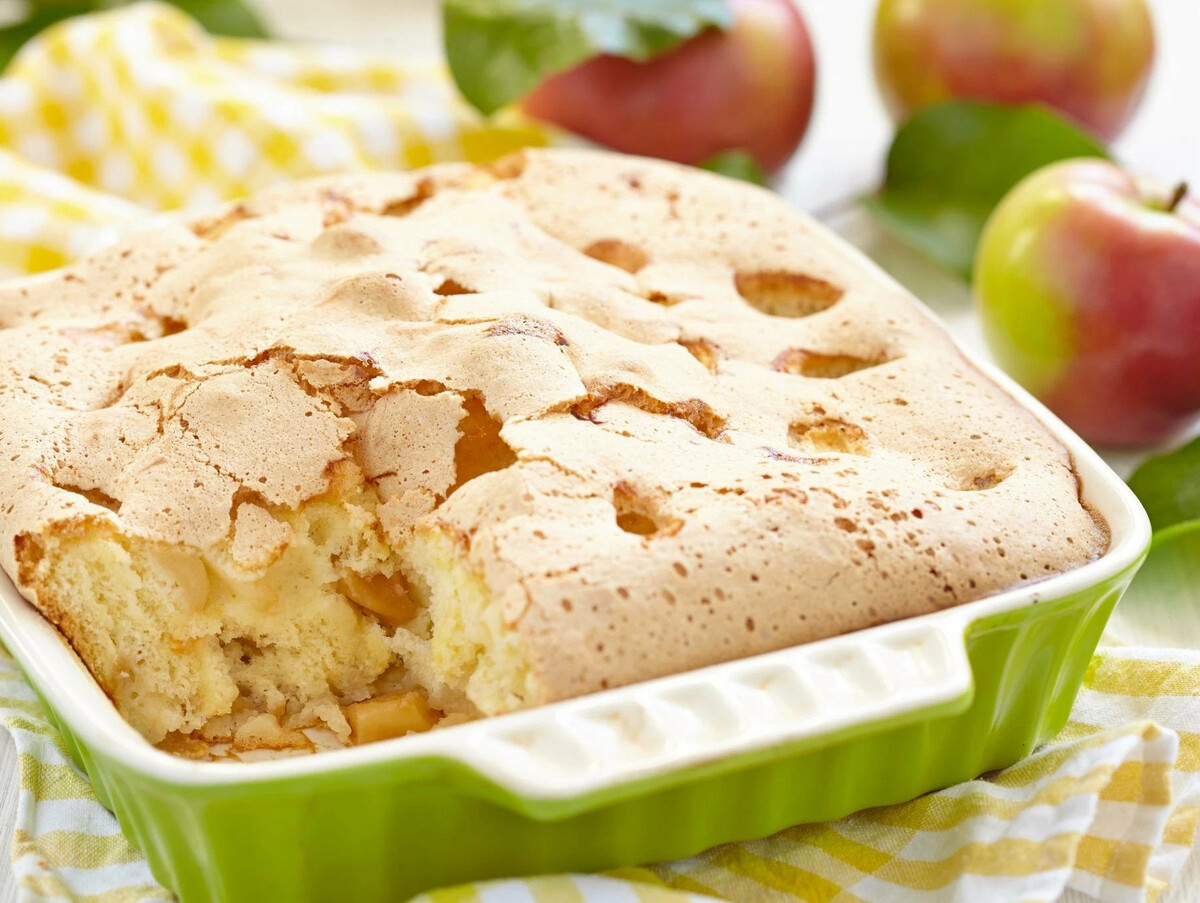 Шарлотка с яблоками
