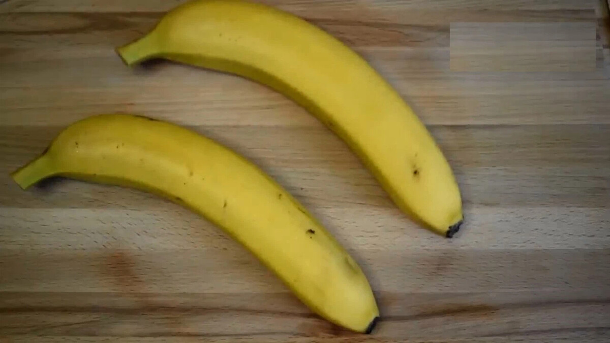 Как дольше сохранить бананы. Бананы свежие. Корешок связки бананы. Цены в банановой Республике. Как сохранить бананы.