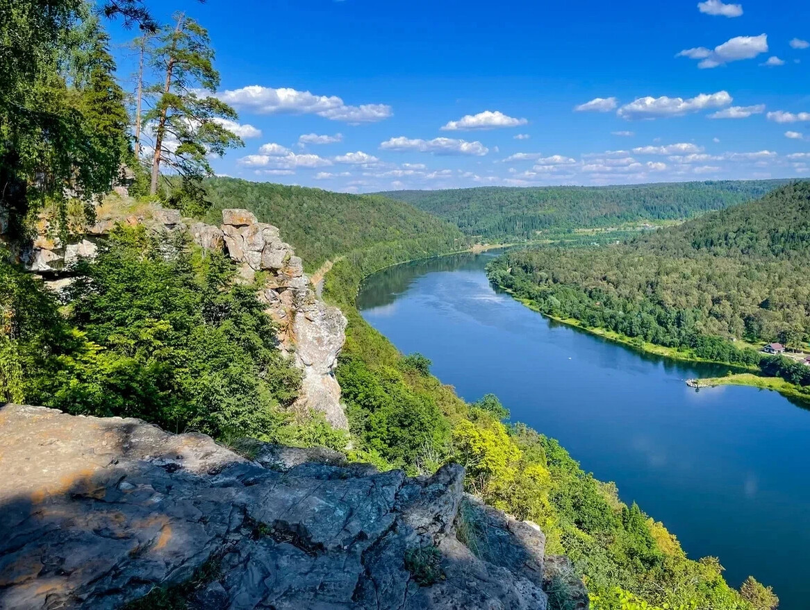 Красные скалы башкирия фото