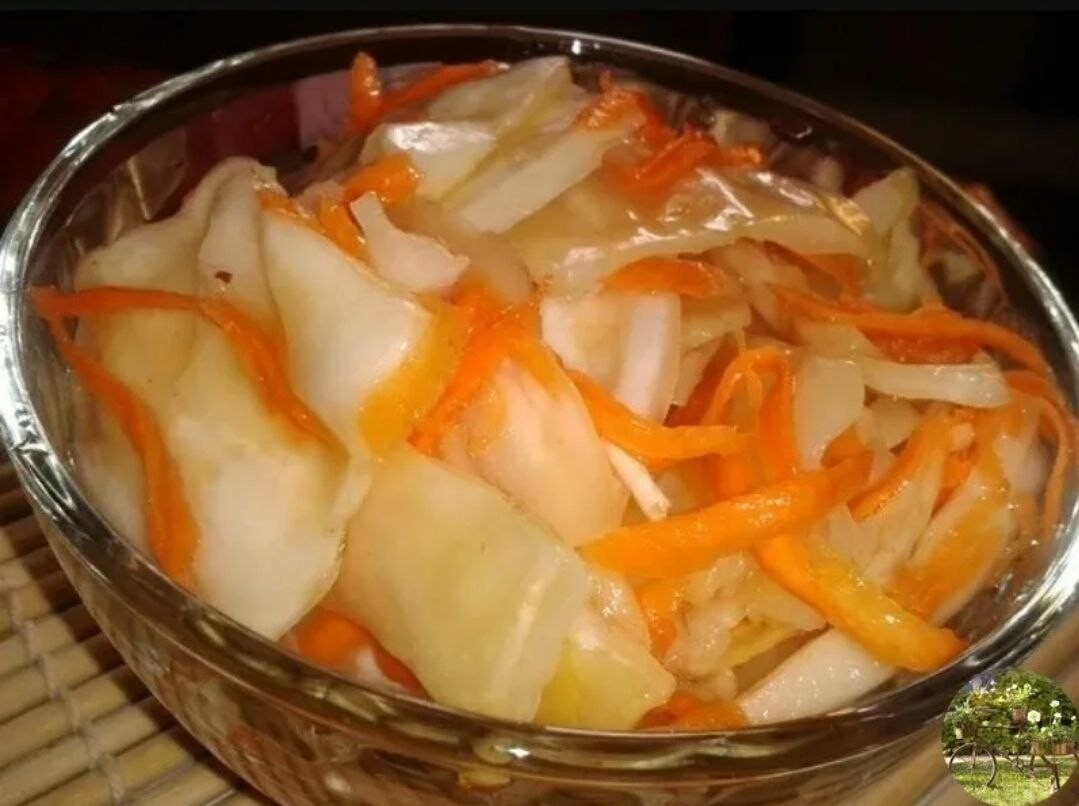 Рецепт капусты быстрого приготовления с уксусом. Квашеная капуста кусками. Соленая капуста кусками. Капуста соленая кусочками. Капуста кусочками с морковью.