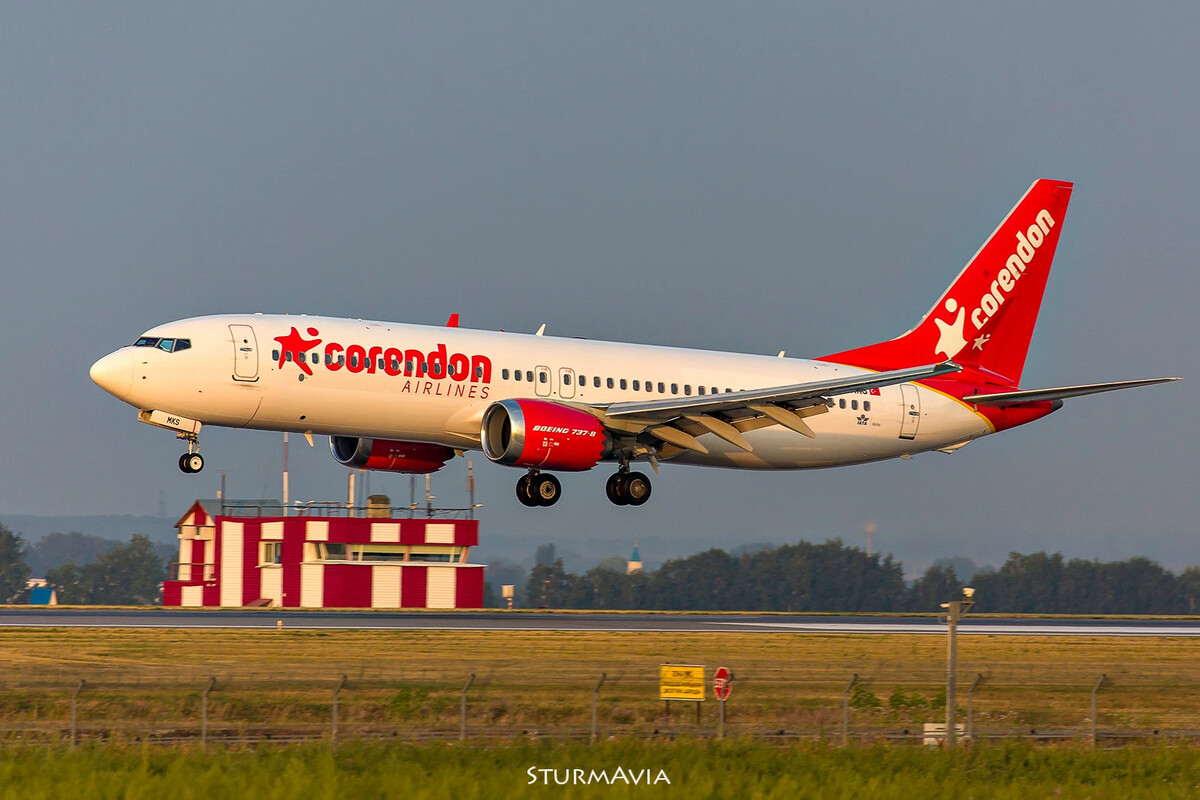 Авиакомпании питера. Corendon 737 Max 8. Турецкая авиакомпания Corendon. Boeing 737 Max 8 Corendon Airlines. 737-800 Corendon Airlines.