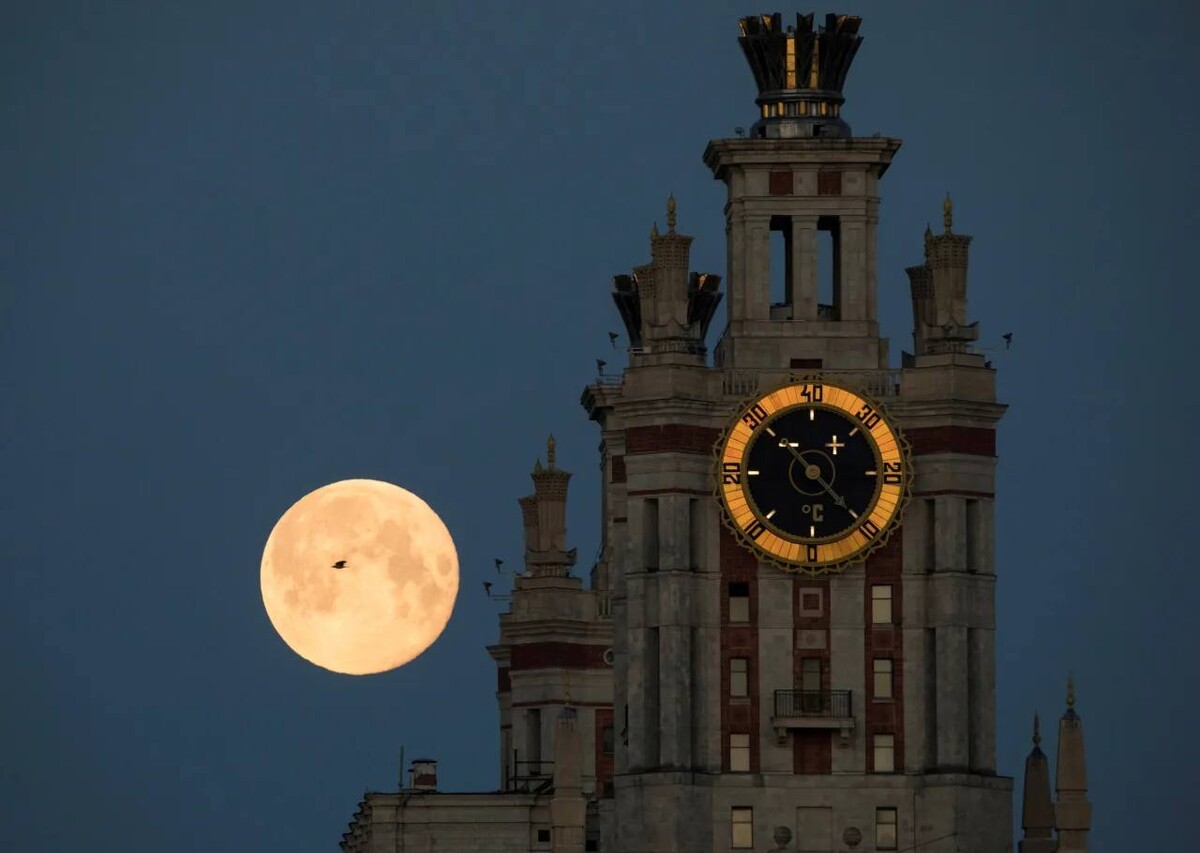 Полная луна в москве