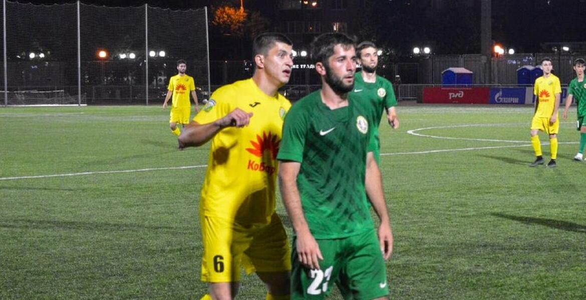 назрань 2. ночной слепцовск. назрань 2. обновленный памятник на назрановском круге. футбол поле.