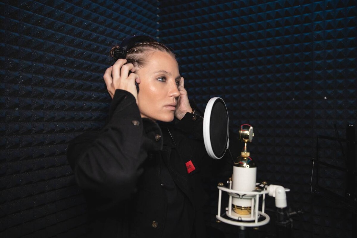 Мария Шейх певица. 2 Маши солистки. Группа 2маши. Маша Шейх под дождём