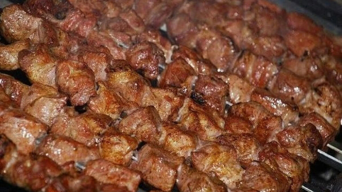 Много жареного мяса