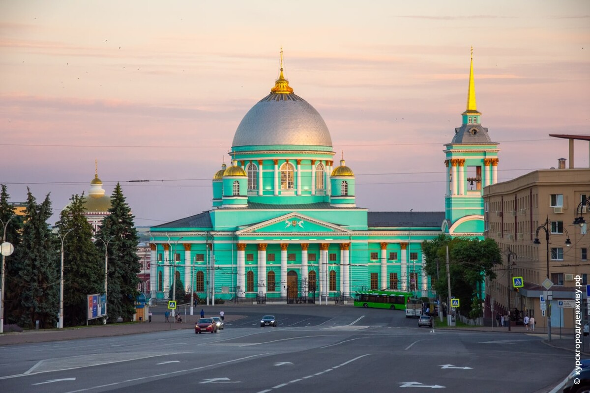 Колокольня Знаменского собора Курск