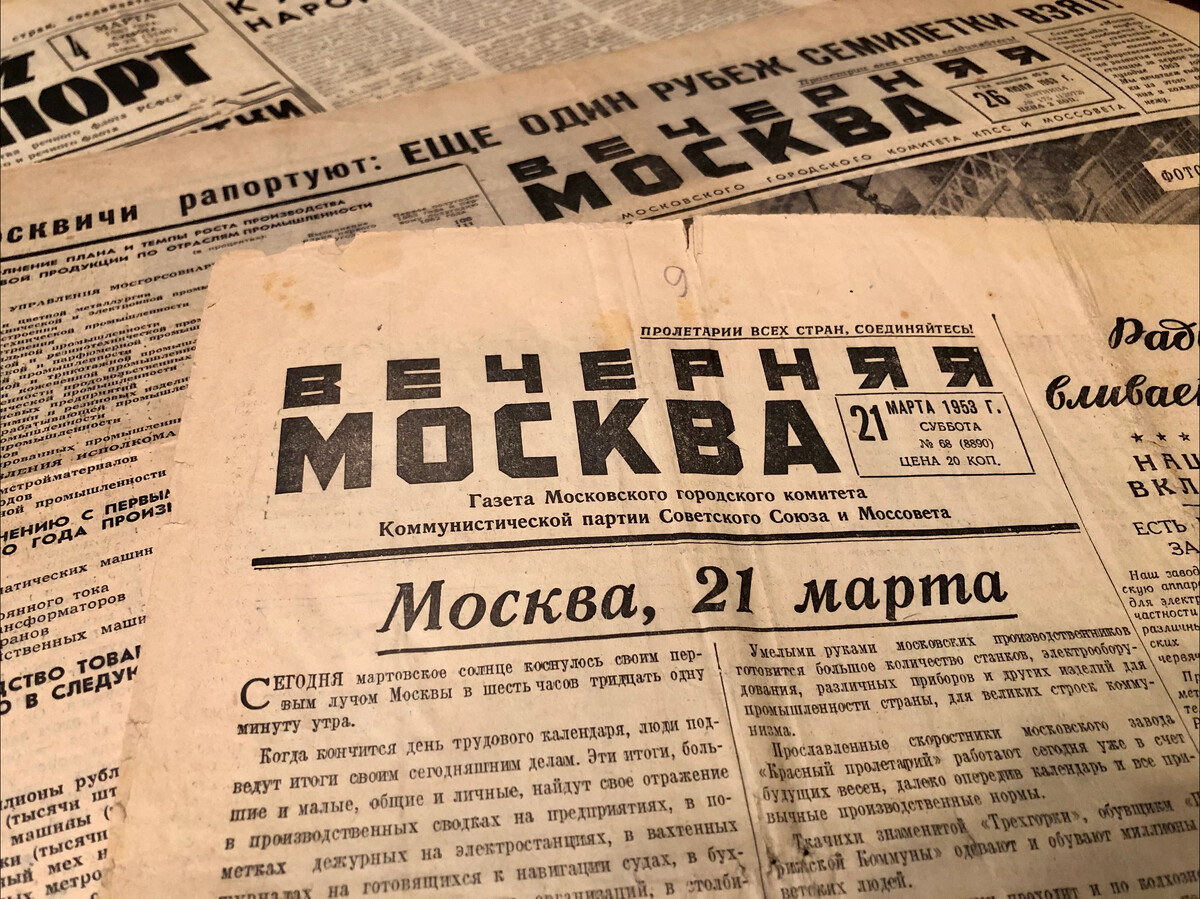Ветер посвистывал в рамках и шевелил на полу старые газеты