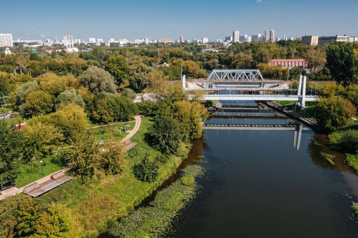 Сходни москва. Мосты в Москве через Москва реку. Мост через Сходню. Старый Андреевский мост в Москве. Москва Сити мост через реку канал.