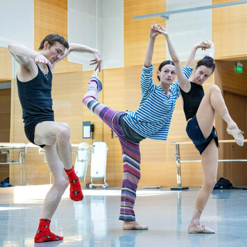 Репетиция балета без одежды.
