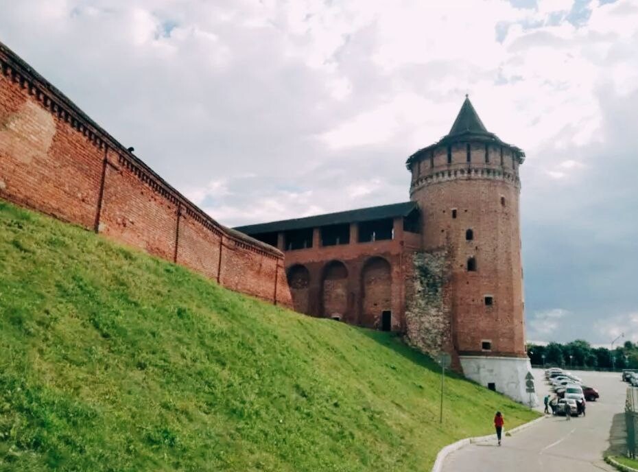 Двенадцать кремлей. Коломенский Кремль Коломна. Нижегородский Кремль Коломна. Коломна стена Кремля. Маринкина башня.