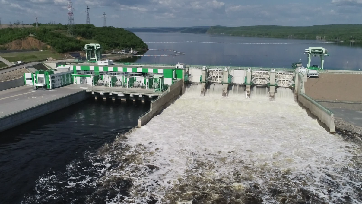Водосброс богучанской гэс. Каскад кубанских гэс невинномысск. Богучанская гэс ангара. Талакан гэс бурейская гэс. Плотина богучанской гэс.