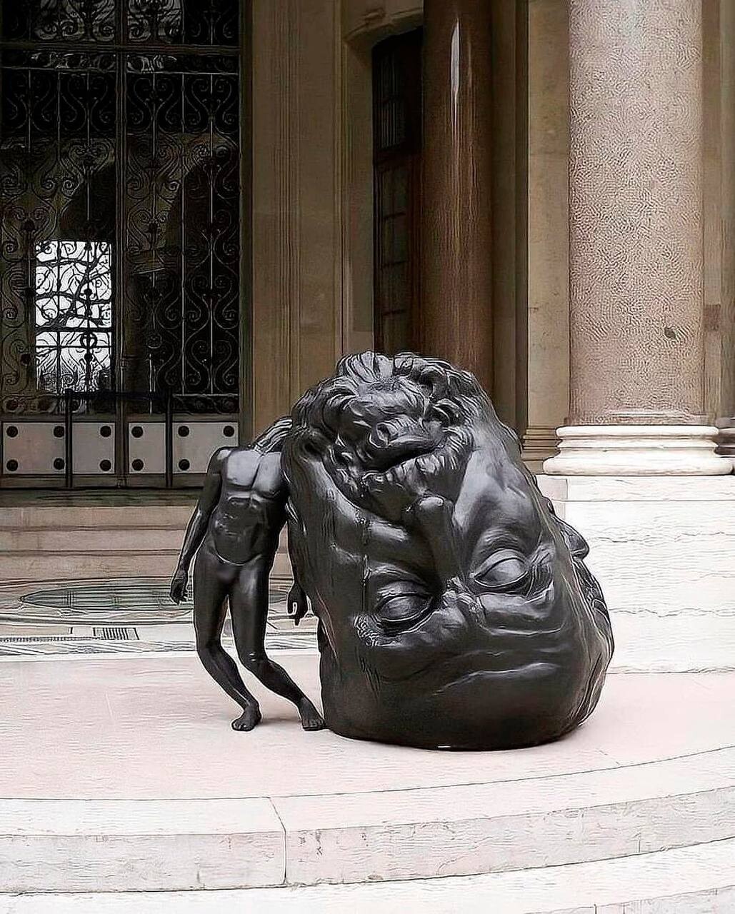 Творчество рона мьюека (ron mueck). Человек подавлен. Голова моя тяжелая. Мужик устал. Мысли в голове.