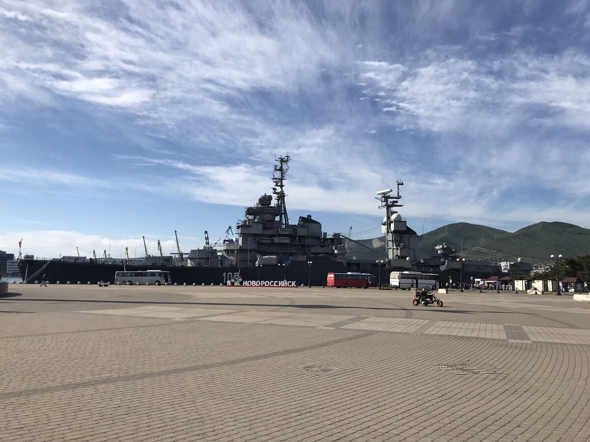 Крейсер Кутузов в Новороссийске.