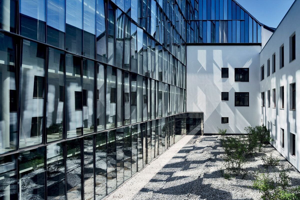 Автоматические водобои. Стоить до центра. Торговый центр фасад. Торговые центры в вене австрия. Тц времена года на кутузовском.