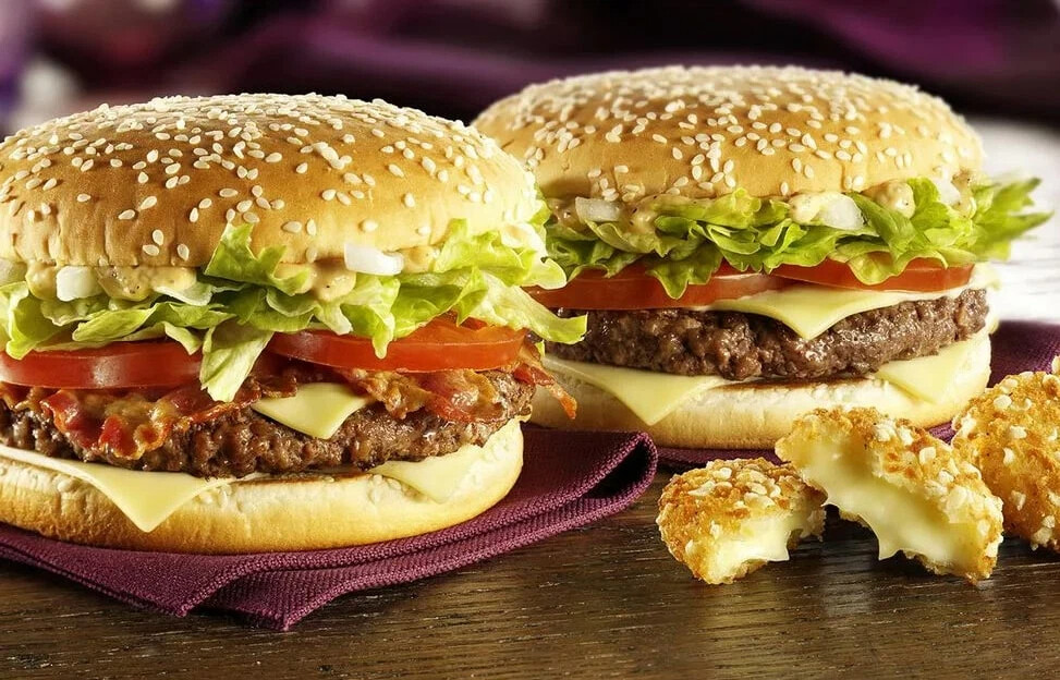 Биг комбо вкусно. Биг Тейсти. Бургер Биг Тейсти. Гранд Тейсти макдональдс. Джуниор бургер макдональдс