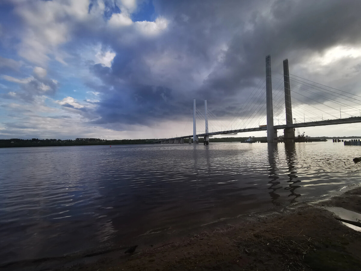 Какая река в череповце. Мост Шексна Череповец. Река Шексна Череповец. Мост через Шексну в Череповце. Мост через реку Шексна в Череповце.