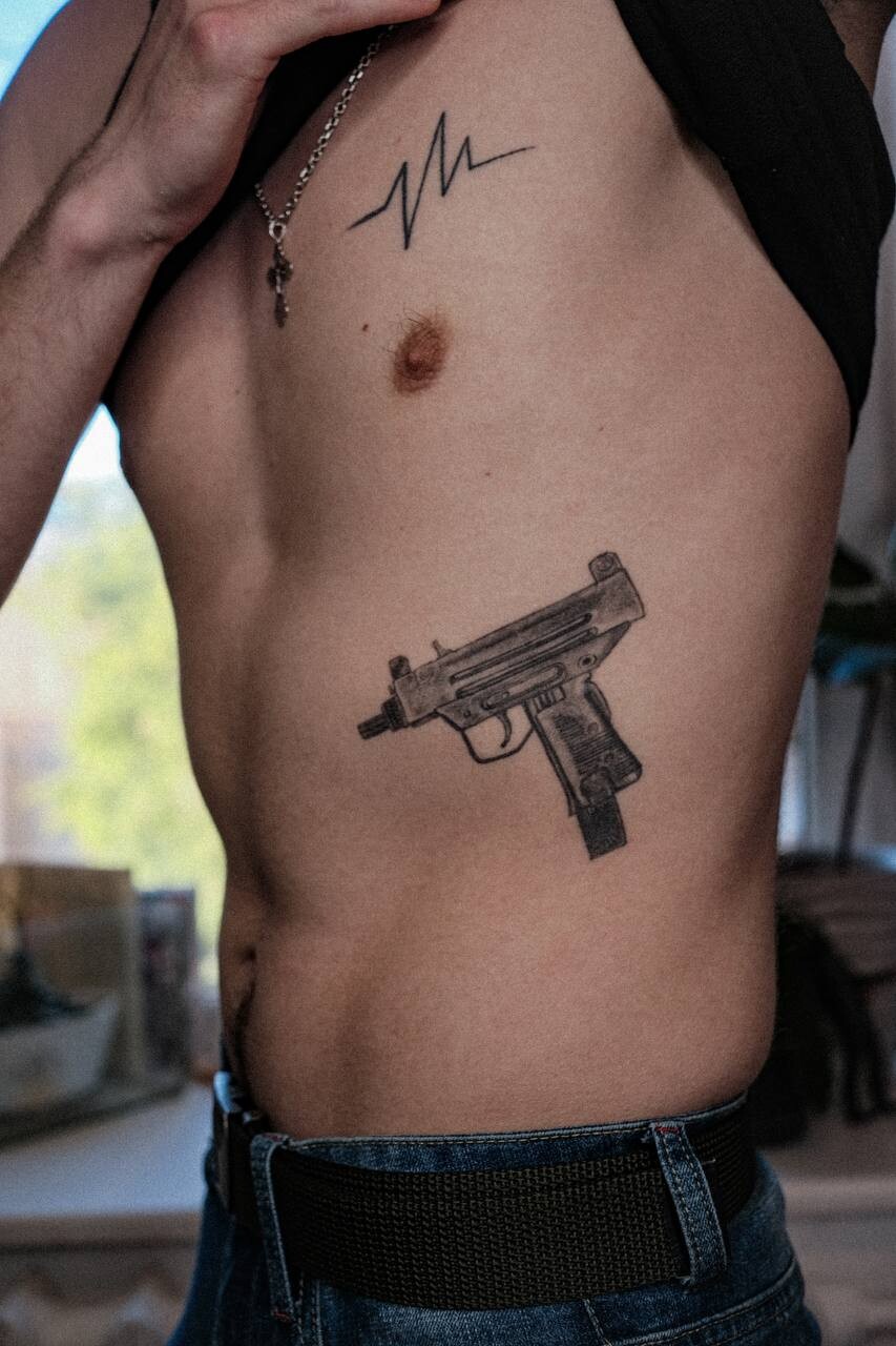 Uzi Tattoo right hand Reversing