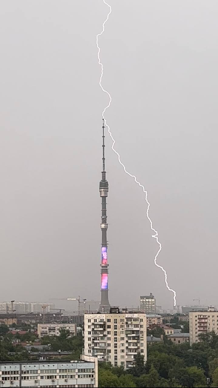 Как попасть в останкино. Останкинская телебашня Москва. Останкино Москва 2022. Башня Останкинская в Москве телебашни. Молния в Останкинскую башню.