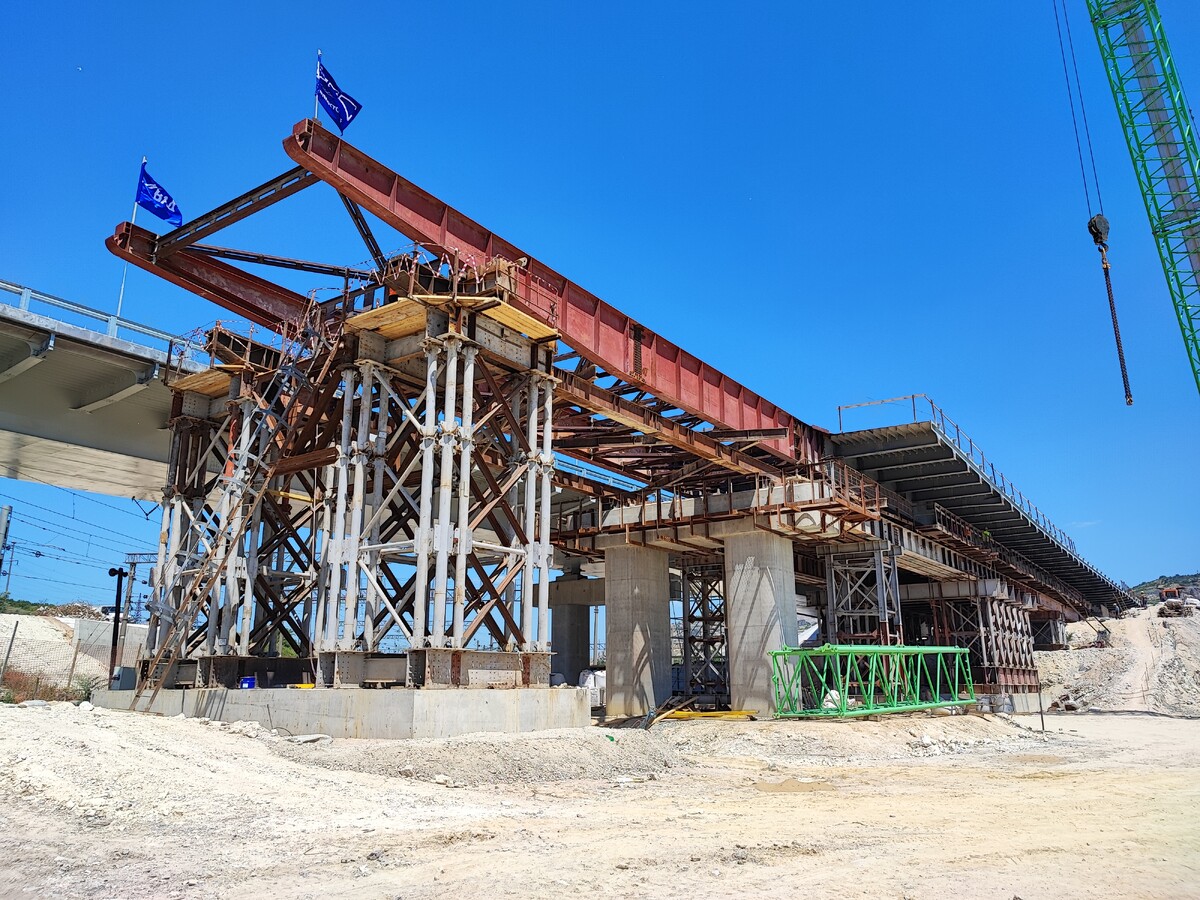 таврида (автодорога). путепровод. индустриальный канал. севастополь бельбекский водозабор. индустриальный канал.