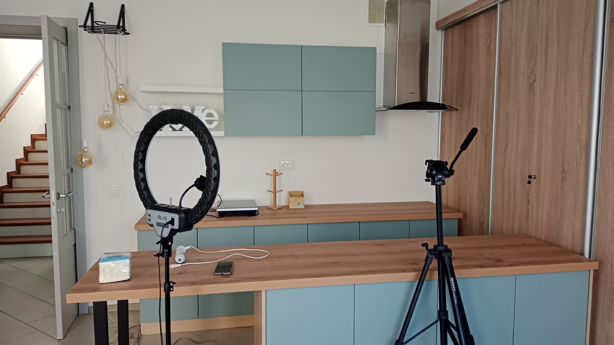 Всех с понедельником! Мы с Лулушей трудимся. Оборудуем себе студию для ...