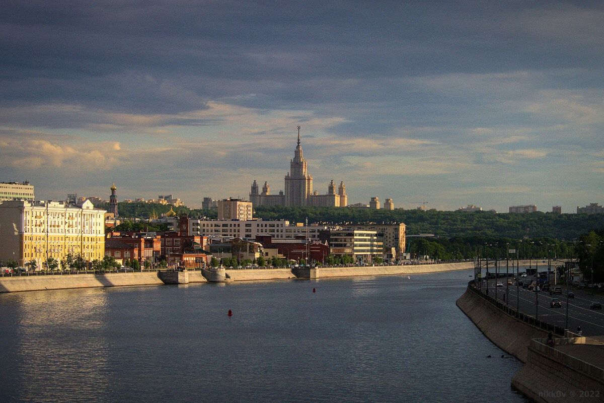 Москва летом 2019. Реки Москвы. Центр Москвы красивый вид с моста.