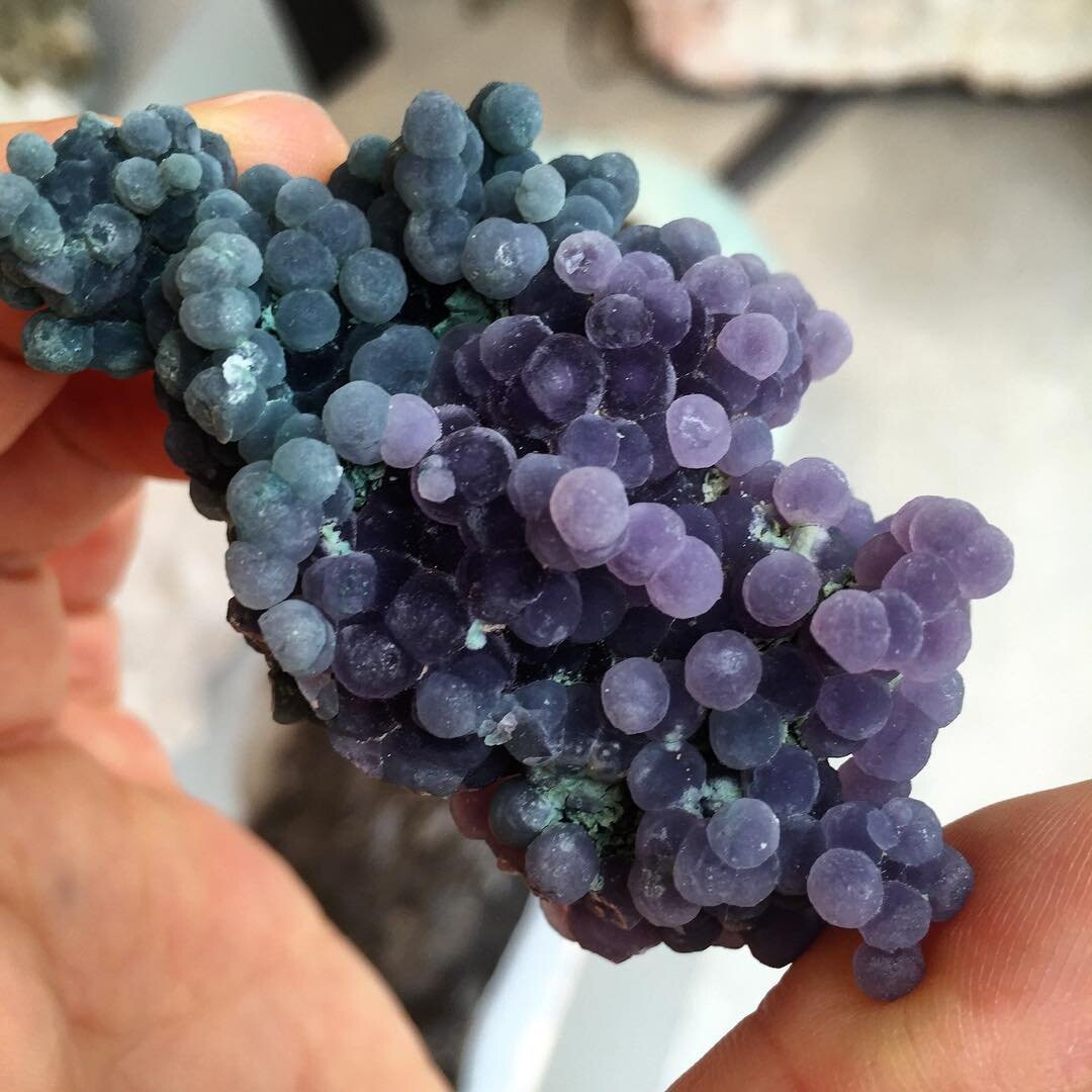 Виноград агат. Grape Agate. Как выглядит минерал голубой хальцедон. Коле с хальцедоном.