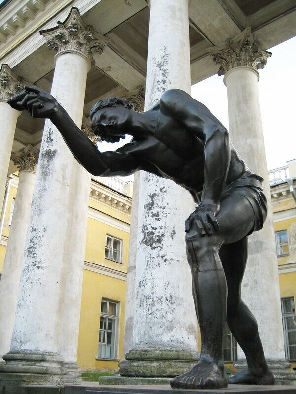 «парень, играющий в бабки», 1836. николай пименов скульптура. 1836 г. парень играющий в бабки. логановский парень играющий в свайку.