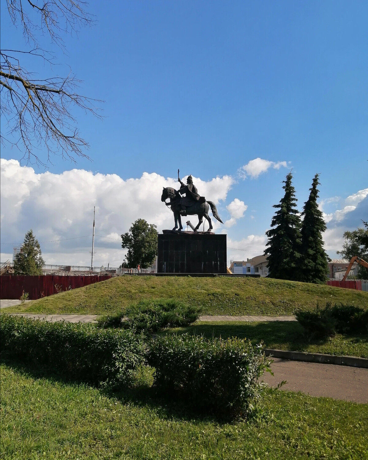 памятник ивану грозному в александрове фото