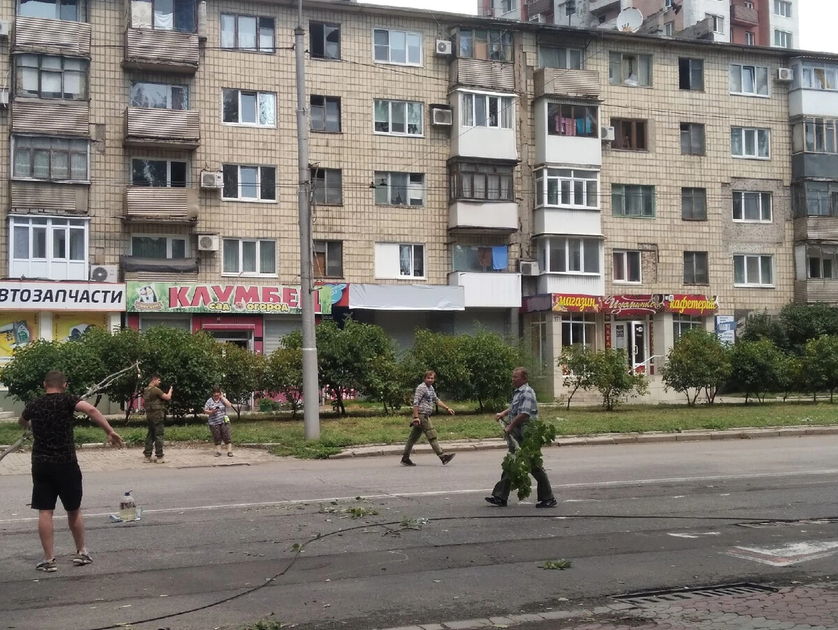 Сейчас в донецке. Петровский район Донецка. Обстрел Донецк Куйбышева 202а. Обстрел Киевского проспект Донецк 2015. Донецк Куйбышевский проспект.