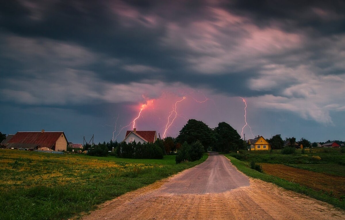 Молния в деревне