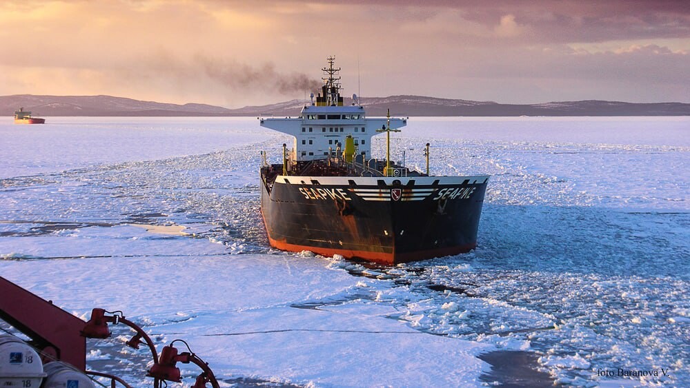 Прошли северным морским путем. Северный морской путь. Ледокол в Восточно-Сибирском море. Судоходство в Северном Ледовитом океане. Судоходство Чукотского моря.