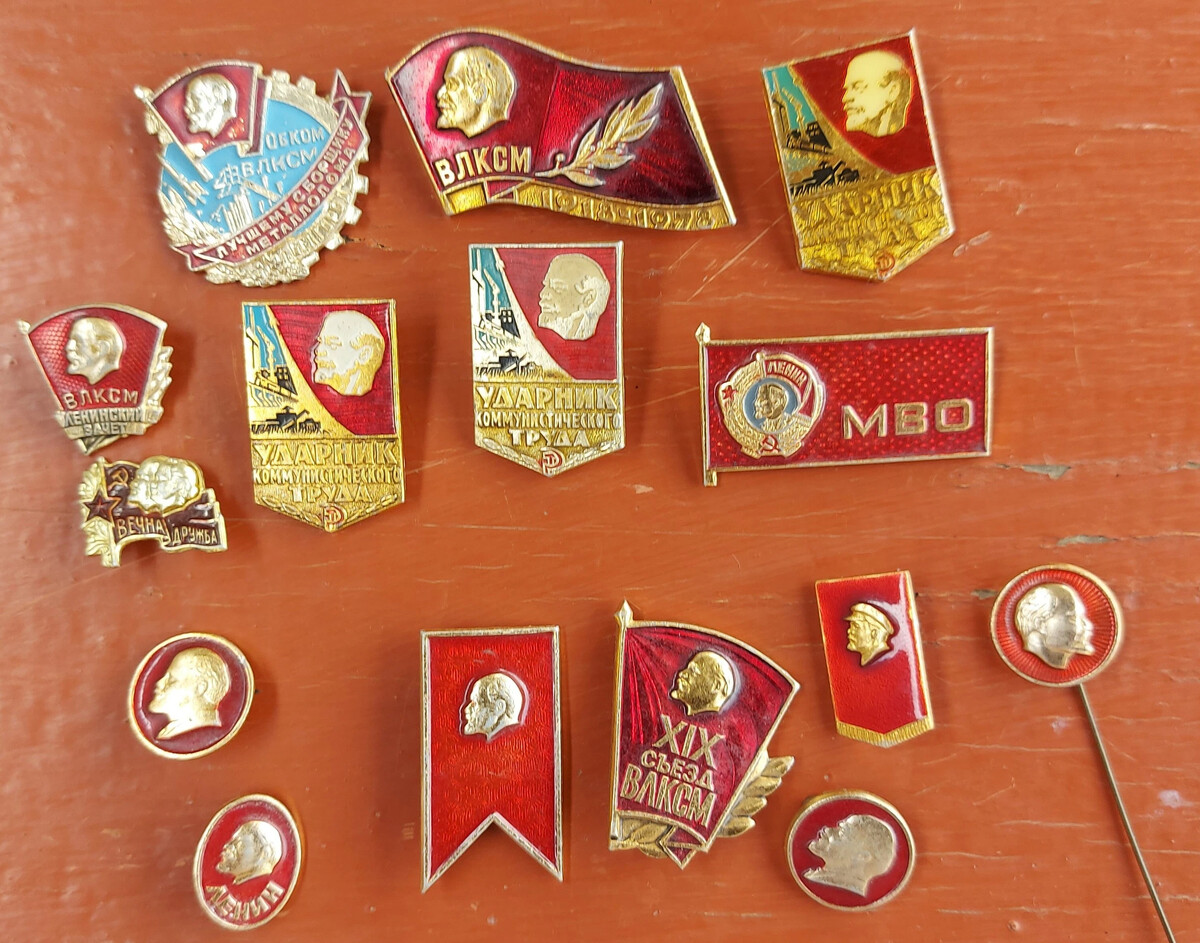 Советские значки с изображением ленина