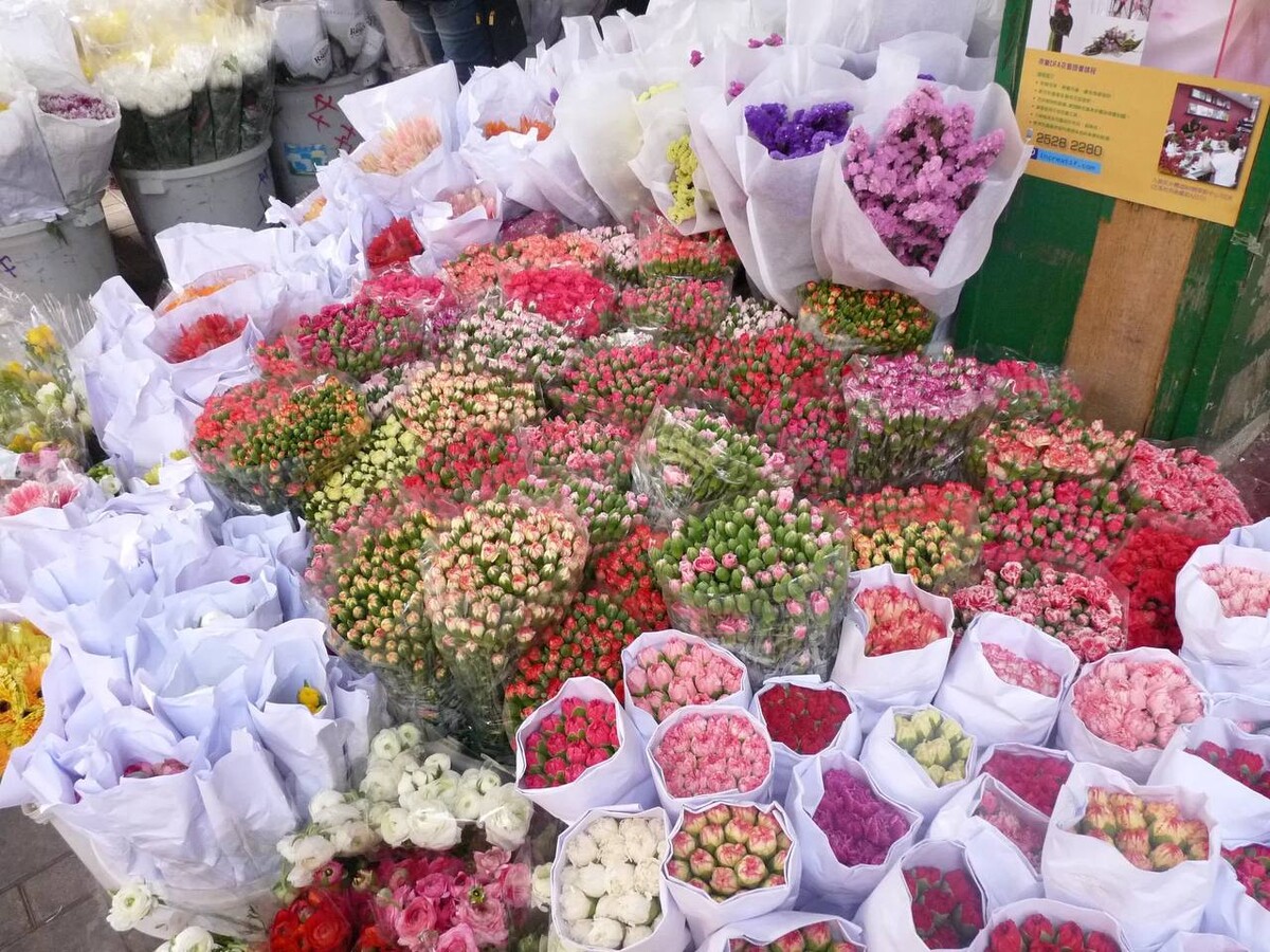 Рижский рынок кустовые розы
