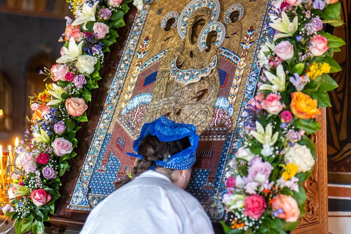 Новоспасский монастырь святыни. Новоспасский монастырь икона Всецарица. Чин погребения Плащаницы. Чин погребения Плащаницы цвет облачение. Икона Богородицы Барколабовская.