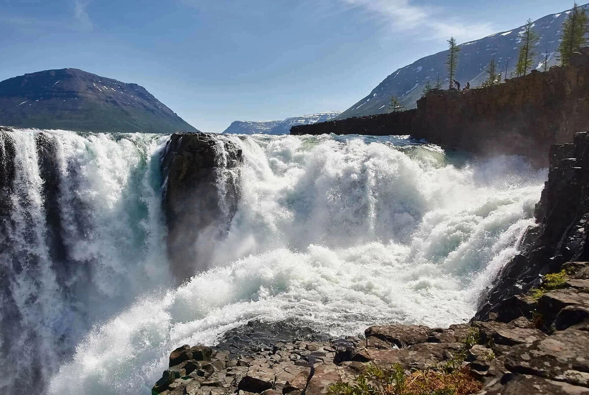 Самый крупный край. Иркиндинский водопад плато Путорана. Тальниковый водопад Путорана. Тальниковый водопад Красноярский край. Тальниковый водопад плато Путорана.