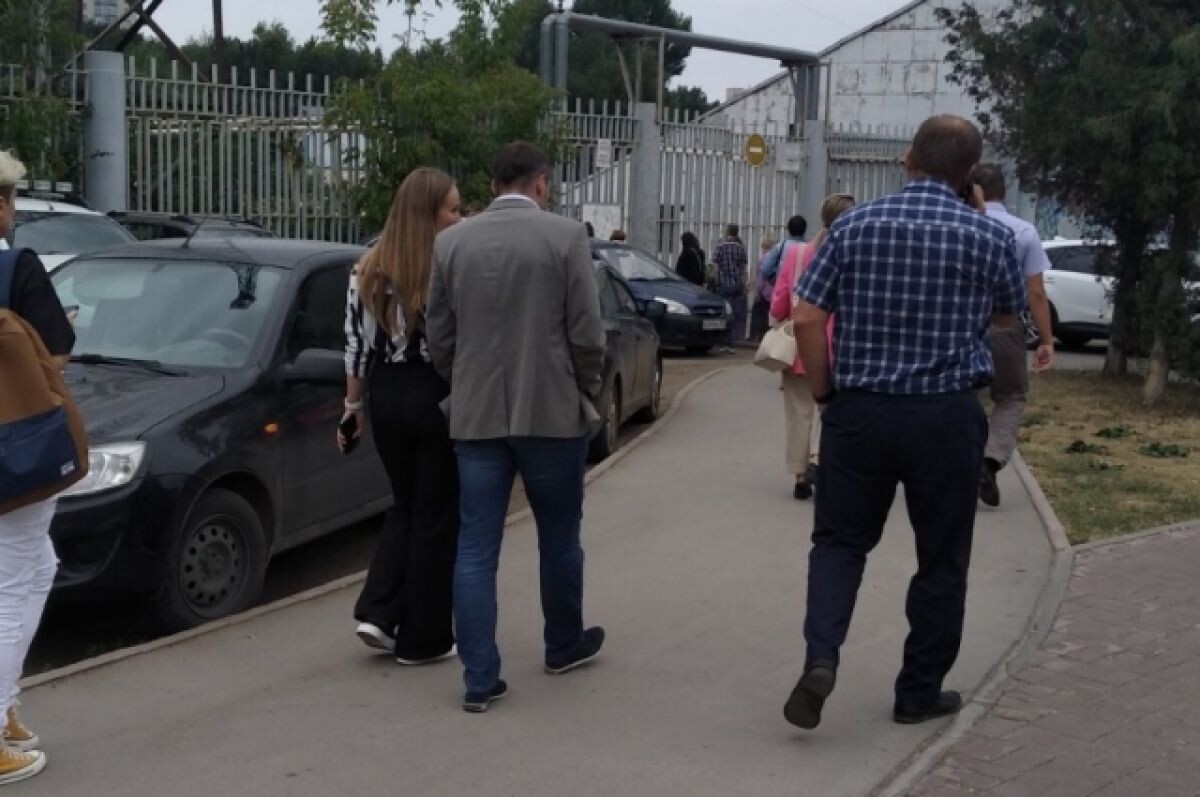 Две эвакуированные из суджи девушки