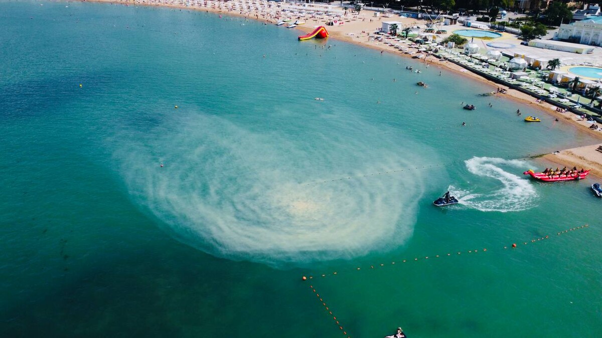 море в геленджике сейчас